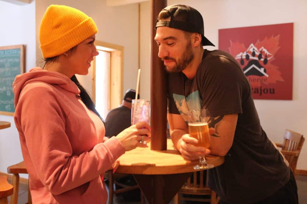 Couple au bistro Carcajou
